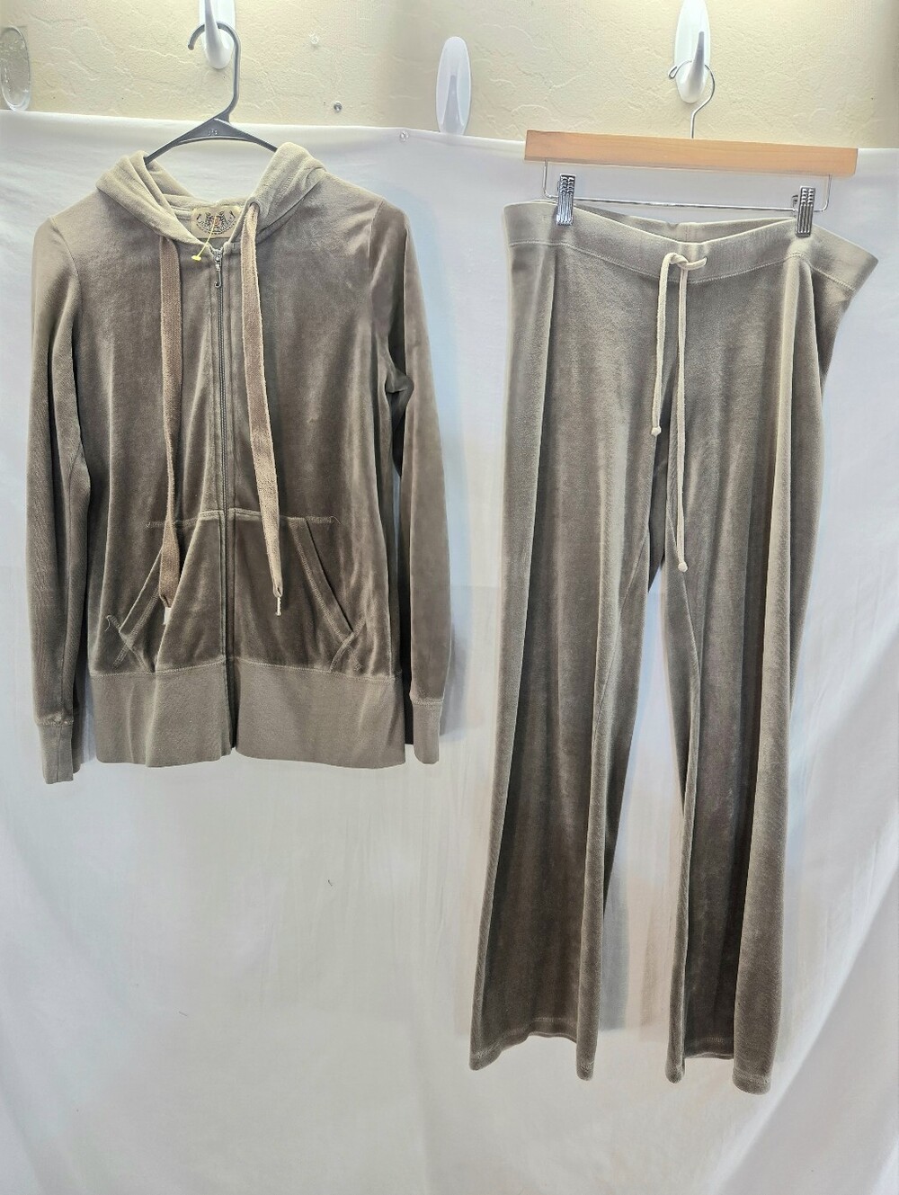 Vintage Y2K Juicy Couture Women's Medium Beige Hoodie & Pants Set Made USA.